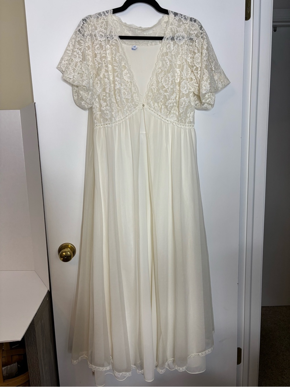 VINTAGE 1950'S CHARMODE SEARS AND ROEBUCK CO ROBE, SIZE 38 (8) APPLIQUE & LACE